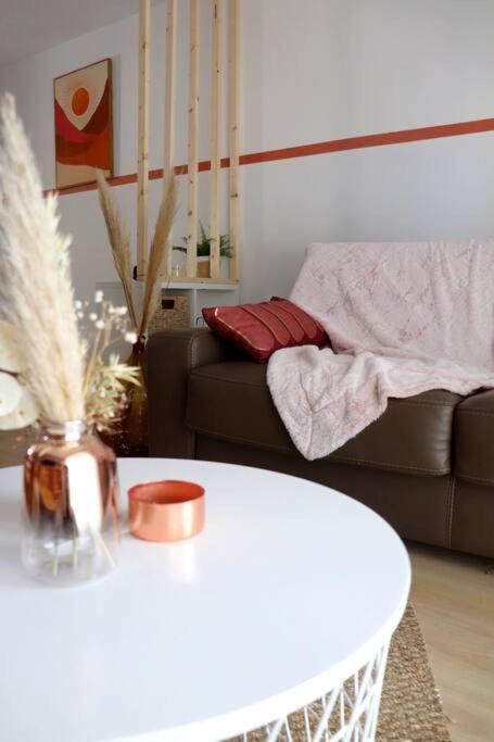 Le Cosy Plein Centre Avec Terrasse Daire Meximieux Dış mekan fotoğraf